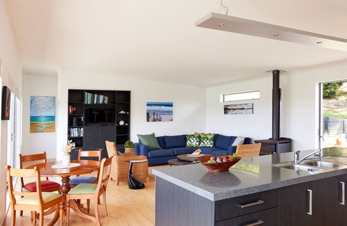 Tryphena House | 175° East - Ruru House