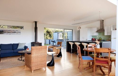 Tryphena House | 175° East - Ruru House