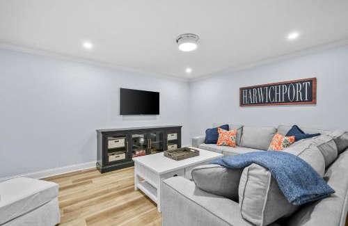 Harwich Port House | 175 South Street Harwich Port - The South Street Retreat