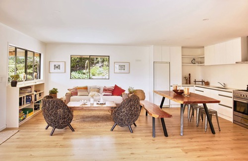 Tryphena House | 175° East - Tree House
