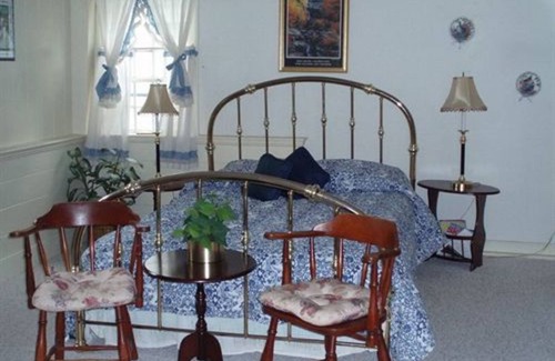 North Conway Bed & Breakfast | 1768 Country Inn