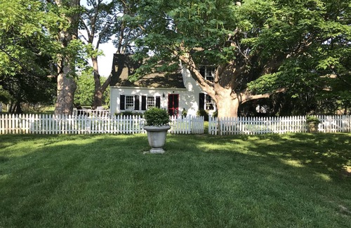 Bridgehampton House | 1770's Honeymoon Cottage