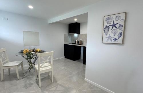 Sunnybank House | 17A Olive Studio in Sunnybank