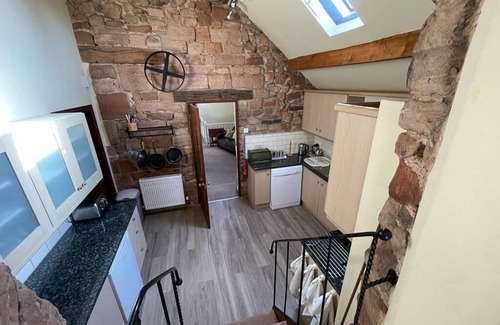 Ipstones House | 17th C Stone Barn Conversion In Village Location - Western Edge Of Peak District