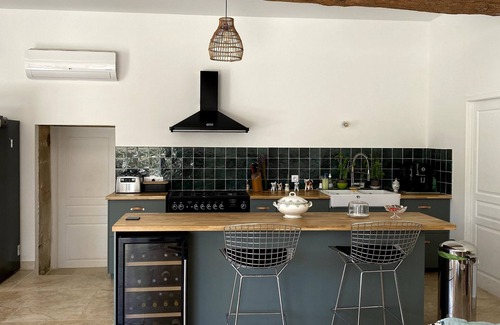 Saint-Etienne-du-Gres Other | 17th century farmhouse between Avignon and Arles/14 people