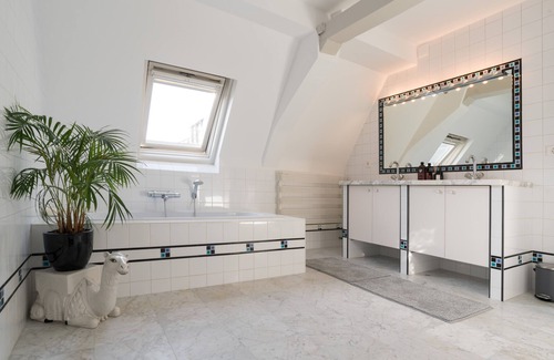 Amstelveld House | 17th Century Canal Apartment with Roof Terrace