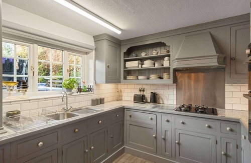 Littleham House | 17th Century Cottage in Bideford, Private Parking