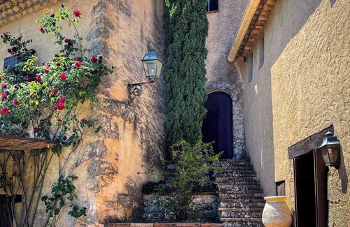 Cotignac Villa | 17th century estate with swimming pool and AC