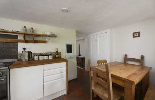 Ottery St Mary House | 17th Century Thatched Cottage, 10 Mins to Sidmouth