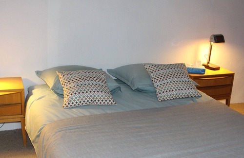 Saze House | 17th century house, at the foot of the castle and in the center of the village, near Avignon,