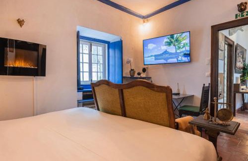 Sintra Bed & Breakfast | 17th Century Room in Villa with Snooker & HotTub - Sintra WOW