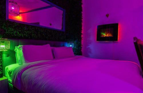 Sintra Bed & Breakfast | 17th Century Room in Villa with Snooker & HotTub - Sintra WOW