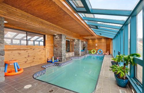 East Stroudsburg House | 18 bd w Indoor Pool Hottub & Sauna - Mystery Room