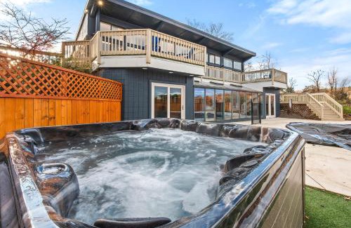 East Stroudsburg House | 18 bd w Indoor Pool Hottub & Sauna - Mystery Room