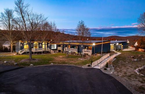 East Stroudsburg House | 18 bd w Indoor Pool Hottub & Sauna - Mystery Room