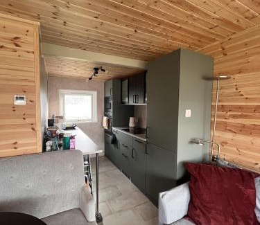 Bucks Cross Apartment | 18 Bucklands - Cosy 5-Star Chalet - Starlink Wi-Fi - Coastal Woodland