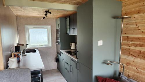 Bucks Cross Apartment | 18 Bucklands - Cosy 5-Star Chalet - Starlink Wi-Fi - Coastal Woodland