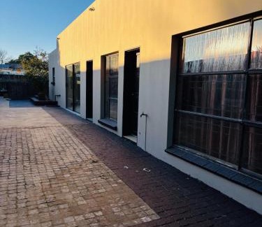Emalahleni House | 18 Churchill Avenue