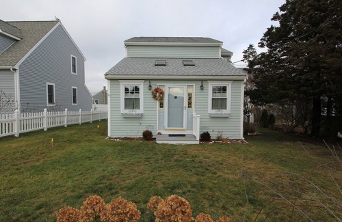 Sandwich House | 18 Knott Ave - Bright, updated 3BR home, pet-friendly, .1 miles to beach