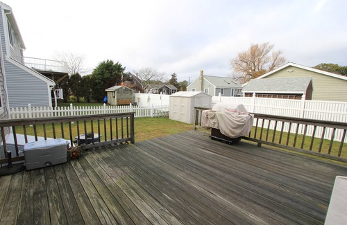 Sandwich House | 18 Knott Ave - Bright, updated 3BR home, pet-friendly, .1 miles to beach