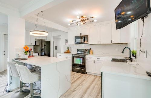 Lake Underhill House | 18 Mi to Disney Home with Yard, Near Dtwn Orlando