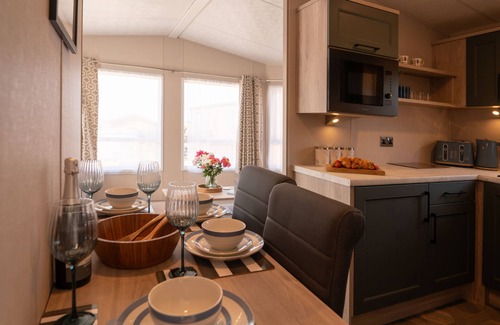 Mullacott Cabin | 18 Ocean Terrace Lodge - 2 Bed-Sleeps 4-TJS18OT