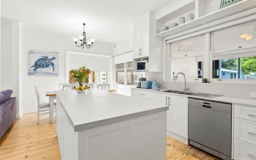 Port Elliot House | 18 Strangways Tce Port Elliot - Linen Included