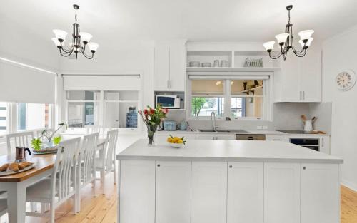 Port Elliot House | 18 Strangways Tce Port Elliot - Linen Included