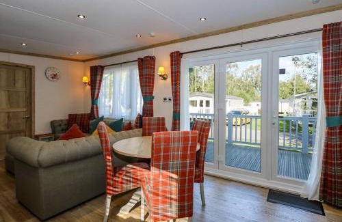 Tattershall House | 18 Woodlands Retreat