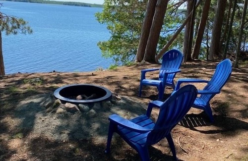 Hayward Cabin | 180 degree views -Watch eagles soar over Lost Land Lake from the deck