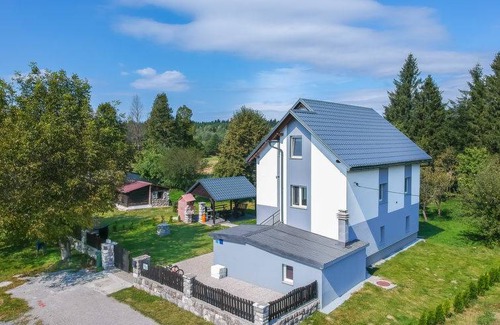 Fuzine House | 180 m² House ∙ 4 bedrooms ∙ 8 guests