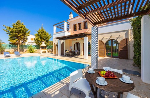 Kefalas Villa | 180 m² Villa ∙ 3 bedrooms ∙ 7 guests