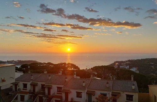 Sant Feliu de Guixols Apartment | 180° Sea view, 1 km beach, Quiet, Pool, Parking (Box), Air-conditioned, Wifi