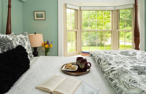 Kennebunkport Bed & Breakfast | 1802 House Bed and Breakfast