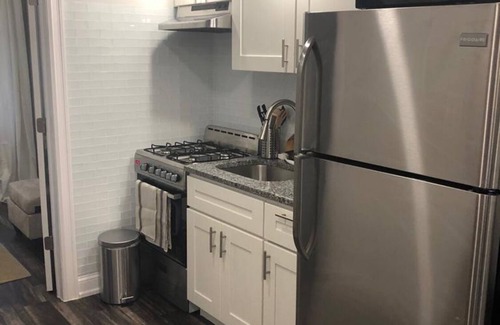 Industry Apartment | 1807 2H · Comfortable 2bed Apt only 20min to NYC/Park Avail