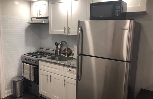 Industry Apartment | 1807 2H · Comfortable 2bed Apt only 20min to NYC/Park Avail