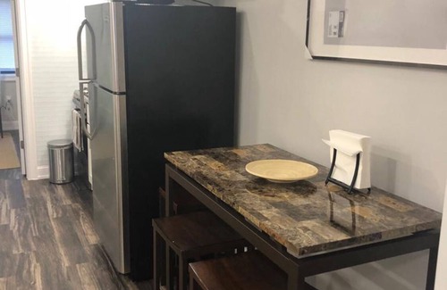 Industry Apartment | 1807 2H · Comfortable 2bed Apt only 20min to NYC/Park Avail