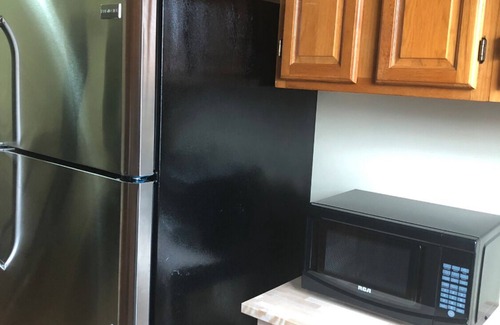 Industry Apartment | 1807 3H · Splendid 2bed Apt20 min to NYC- Parking Avail