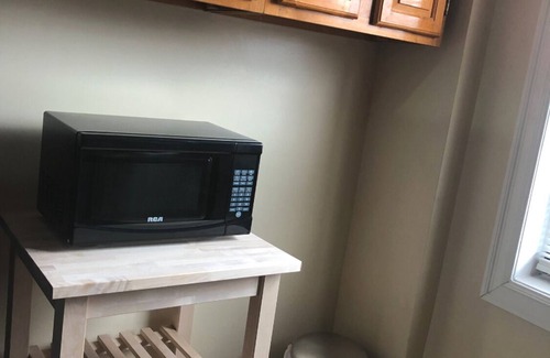 Industry Apartment | 1807 3H · Splendid 2bed Apt20 min to NYC- Parking Avail