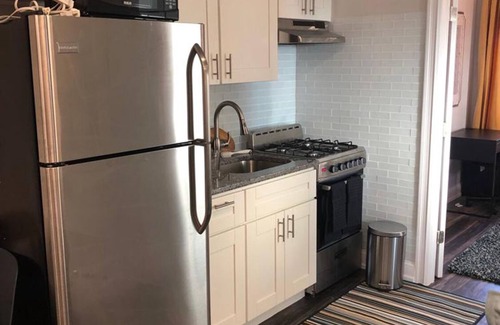 Industry Apartment | 1807 5G · Enchanting 2bed Apt/20 min to NYC -Park Avail