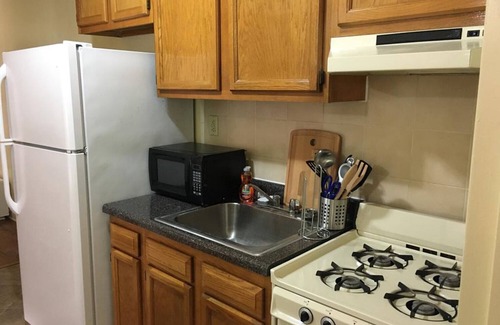 North Bergen Apartment | 1817 1H · Charming Apt Parking Avail - 20min to Time Square