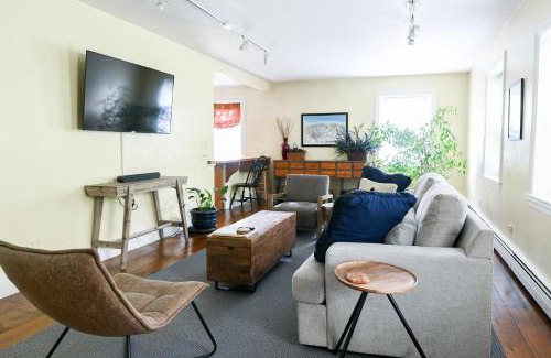 Stowe Area Villa | 1820 House - VT Charm + Modern Comforts + Hot Tub