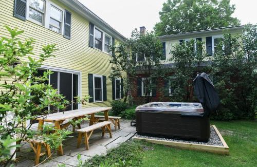 Stowe Area Villa | 1820 House - VT Charm + Modern Comforts + Hot Tub