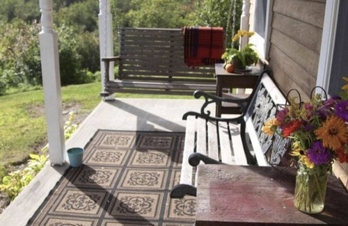 Thompson House | 1820's Farmhouse near Elk Mountain Ski Resort - 3 Bed 3.5 Bath