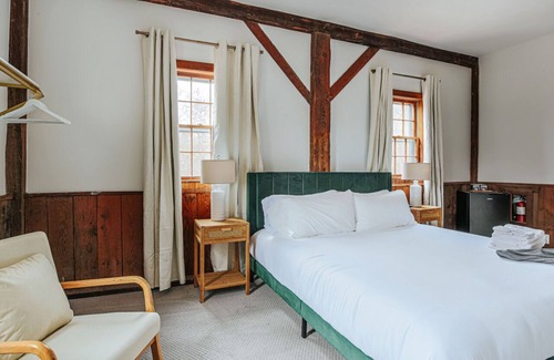 Spottswood Cabin | 1849 Grist Mill Converted to Inn Near the Blue Ridge Parkway I-81 I-64 205 Exit