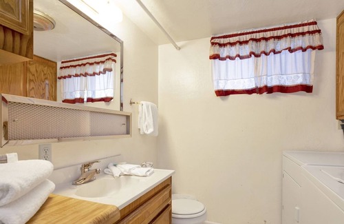 Whispering Forest Cabin | 1850-haven Hideaway 3 Bedroom Home by Redawning