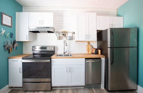 Harleston Village Apartment | 1850’s Charleston Treasure