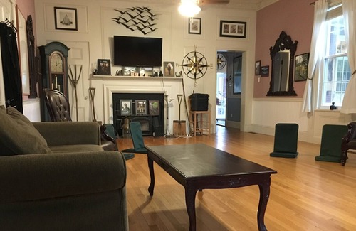 Southern Coast House | 1856 Ships brick Ships Captains Mansion 4 Bedroom