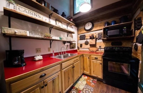 Nashville Cabin | 1859 Historic Log Cabin, pet friendly and 5 minutes to Nashville!