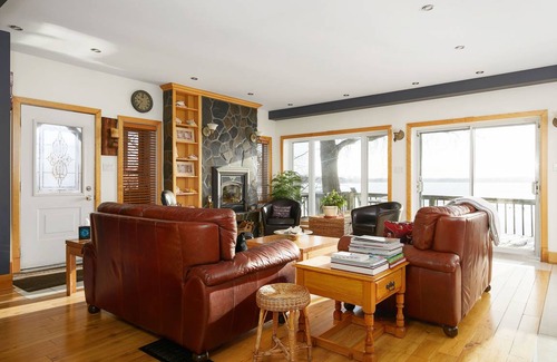 Pincourt House | 186 m² House ∙ 5 bedrooms ∙ 6 guests